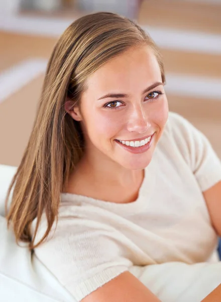 Its Just Sofa All Day Portrait Attractive Young Woman Resting — Stock Photo, Image