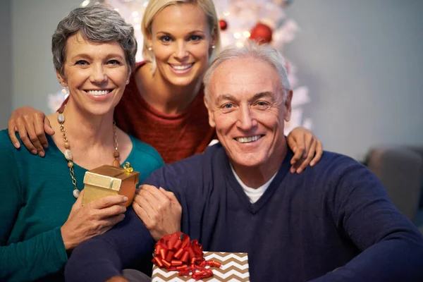 Tempo Família Durante Época Festiva Retrato Uma Família Feliz Natal — Fotografia de Stock