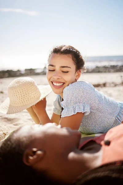 Summer Beach Fun Female Friends Lying Sand While Talking Laughing — Stock Photo, Image