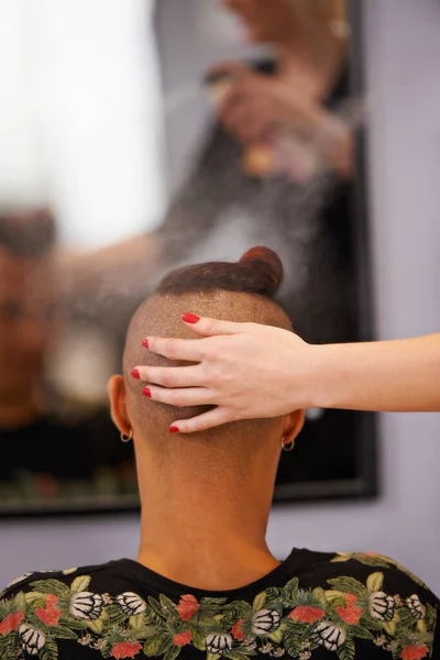 Quelque Chose Différent Jeune Homme Coiffé Par Coiffeur — Photo