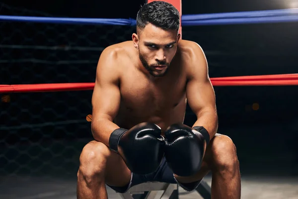 Boks Ringi Adamı Güçlü Güç Odaklanma Dövüşçüsü Spor Salonu Egzersiz — Stok fotoğraf