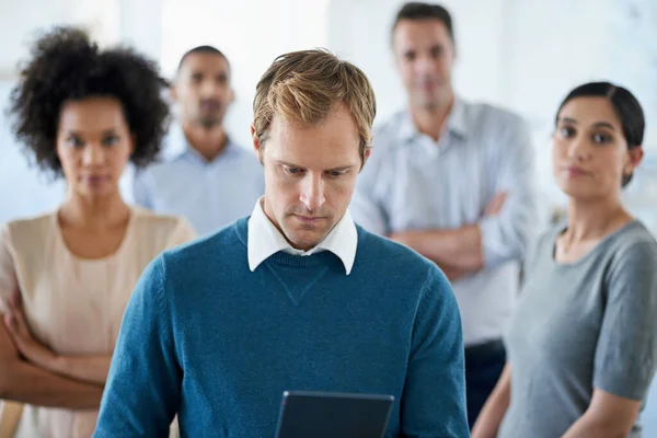 Sie Stehen Hundertprozentig Hinter Ihrem Manager Ein Büroangestellter Mit Einem — Stockfoto