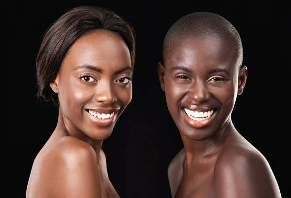 Beleza Africana Rosto Fresco Duas Mulheres Africanas Bonitas Posando Frente — Fotografia de Stock