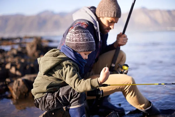 Como Padre Como Hijo Lindo Niño Pescando Con Padre Junto —  Fotos de Stock