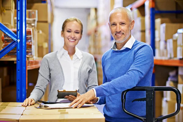 Your Order Get Time Every Time Portrait Man Woman Inspecting — Stock Photo, Image