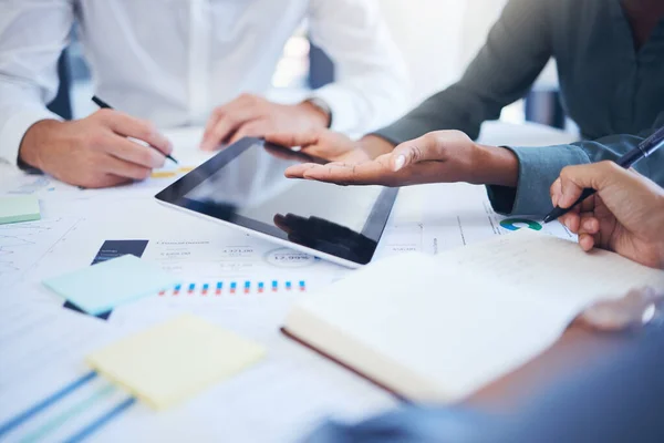 Geschäftliche Hände Tablet Planung Und Jahresbericht Daten Forschung Und Büro — Stockfoto