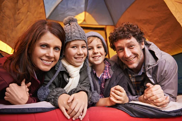 Familie Camping Een Familieband Portret Van Een Lachend Gezin Van — Stockfoto