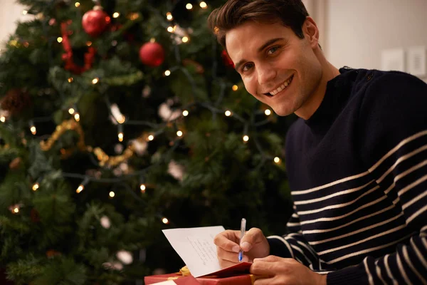 Heureux Répandre Joie Beau Jeune Homme Préparant Pour Noël — Photo