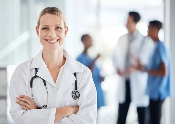 Ärztin Gesundheits Und Erfolgsfrau Mit Stethoskop Lächeln Vertrauen Und Führung — Stockfoto