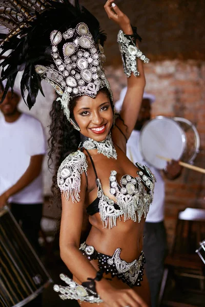 Skyll Samban Vacker Samba Dansare Som Uppträder Karneval Med Sitt — Stockfoto