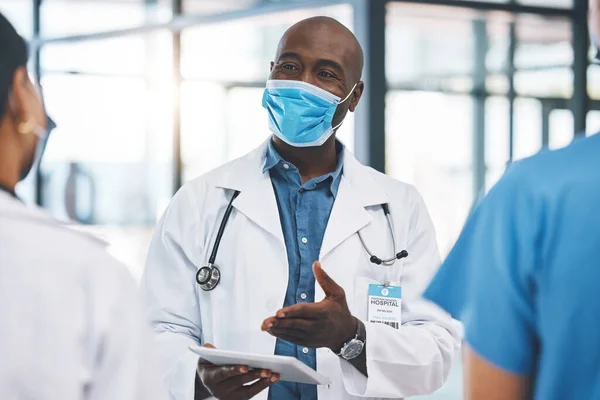Covid Saúde Trabalho Equipe Com Médico Conversando Com Sua Equipe — Fotografia de Stock