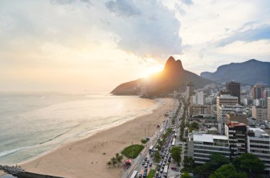 Cennette bir tatile çık. Rio de Janeiro, Brezilya 'daki plajların hava görüntüsü