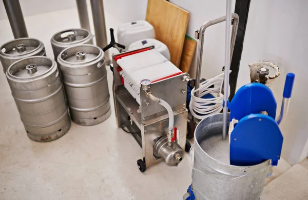 Linha Produção Cerveja Equipamento Cervejaria Chão — Fotografia de Stock