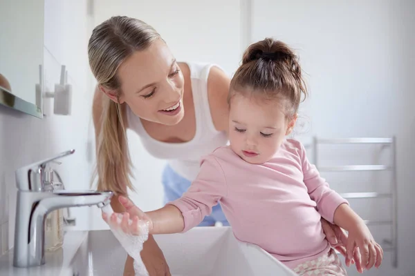 Bathroom Clean Washing Hands Child Mother Teaching Hygiene Running Tap — Stock Photo, Image