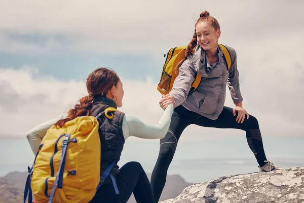Help Hands Friends Women Hiking Mountain Hill Nature Smile Travel — Stock Photo, Image