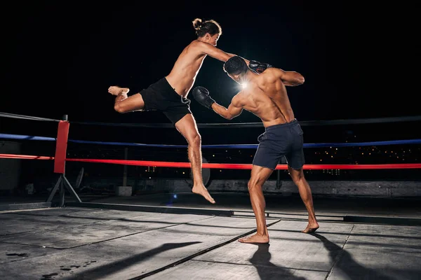 Mma Muay Thai Bojovat Trenérem Boxu Trénink Pro Zdraví Fitness — Stock fotografie