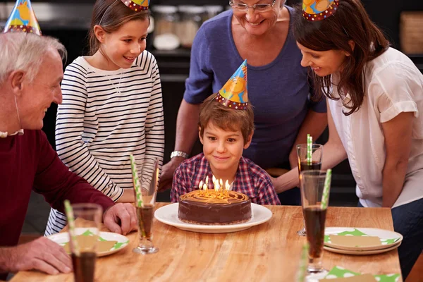 Urodziny Sposób Powiedzenie Nam Żebyśmy Jedli Więcej Ciasta Szczęśliwy Młody — Zdjęcie stockowe