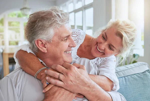 Love Happy Senior Couple Hug Bonding Sofa Smile Relax Home — Stock Photo, Image