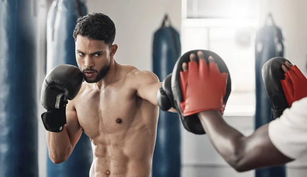 Boxing Pad Sportman Fitnessruimte Oefening Coaching Met Personal Trainer Expert — Stockfoto