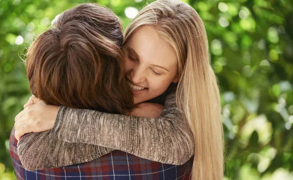 Jung Und Voller Leidenschaft Porträt Eines Lächelnden Jungen Paares Das — Stockfoto