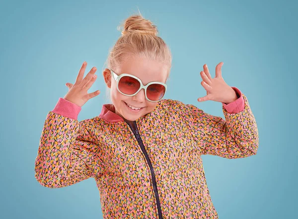Σκάβω Νέα Μου Γυαλιά Στιγμιότυπο Ενός Μικρού Κοριτσιού Που Φορούσε — Φωτογραφία Αρχείου