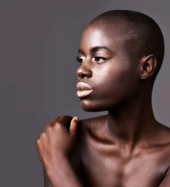 Defendo Glamour Todos Segundos Todos Dias Uma Jovem Mulher Estúdio — Fotografia de Stock