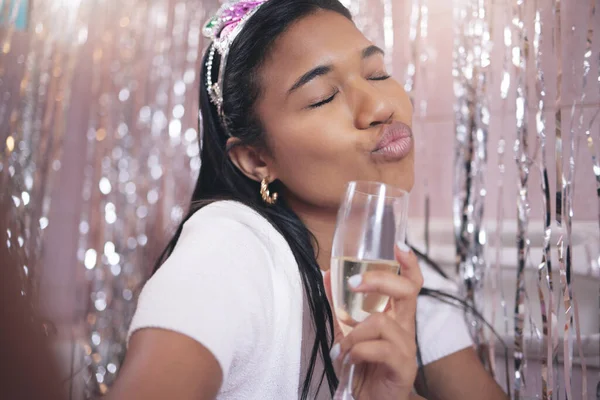 Girl Take Selfie Glass Champagne Party Event Festival Black Woman — Stock Photo, Image