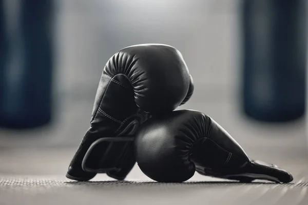 Boxing Gloves Floor Gym Exercise Training Workout Pair Sport Handwear — Stock Photo, Image