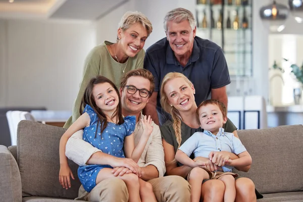 Família Grande Amor Sorriso Crianças Pais Avós Compartilhando Vínculo Apoio — Fotografia de Stock
