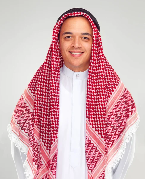 Traditioneller Stolz Studioporträt Eines Jungen Arabischen Mannes Einem Keffiyeh — Stockfoto