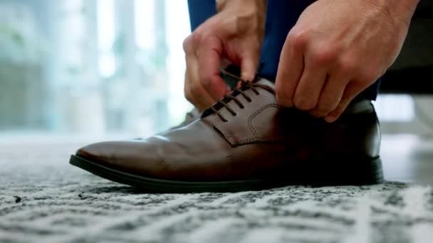 Mains Homme Affaires Chaussures Cuir Pour Homme Carrière Entreprise Formelle — Video