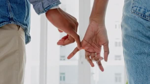 Hand Liebe Und Paar Halten Händchen Mit Einem Mann Und — Stockvideo