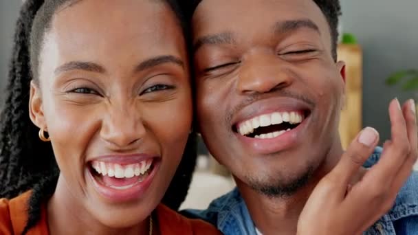 Aşk Gülümseme Gülen Siyah Çift Mutlu Olumlu Haberi Kutluyorlar Afrika — Stok video