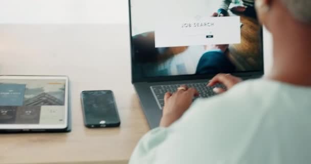 Förändring Karriär Och Jobbsökning Laptop Företagets Anställd Som Arbetar Kontoret — Stockvideo