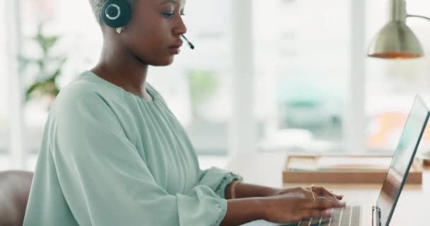 Call Center Mujer Negra Mecanografía Laptop Soporte Atención Cliente Consultoría — Vídeo de stock