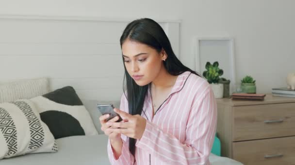 Happy Woman Phone Reading Love Funny Romantic Text Social Media — Stock Video
