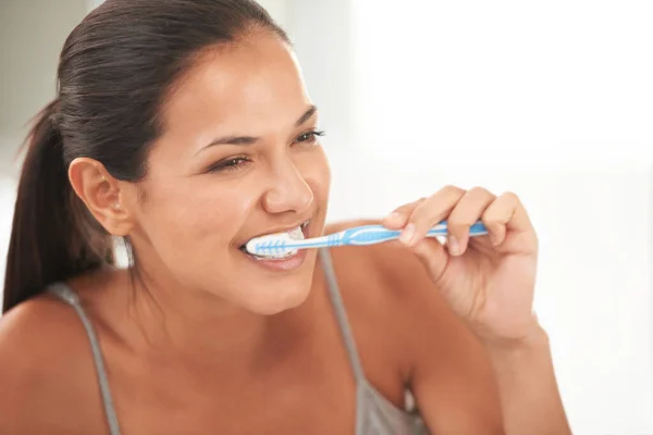 Her Secret Beautiful Smile Beautiful Young Woman Brushing Her Teeth — Stock Photo, Image