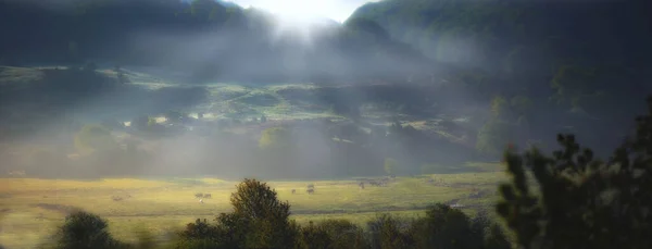 Deja Que Luz Brille Rayos Sol Brillantes Estallando Través Nubes — Foto de Stock