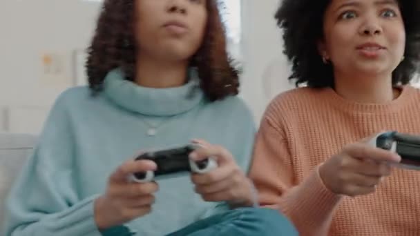 Videospiel Freunde Und Spielerfrauen Hause Auf Der Couch Oder Dem — Stockvideo