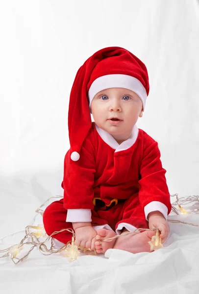 Найбільший Подарунок Студійний Знімок Маленького Хлопчика Одягненого Костюм Санти — стокове фото
