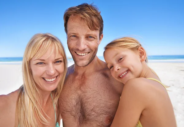 Having Best Day Closeup Portrait Happy Family Having Fun Beach — Stock Photo, Image