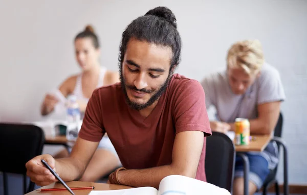 Fiz Este Exame Grupo Estudantes Universitários Que Estudam Juntos — Fotografia de Stock