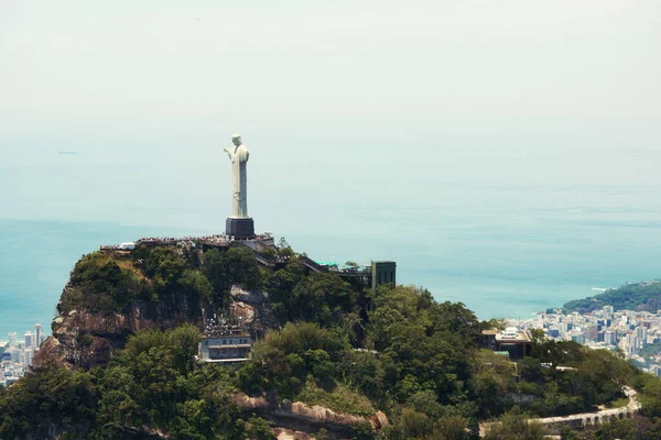 브라질 기독교의 상징이다 브라질 리우데자네이루에 구속자 기념물인 그리스도 — 스톡 사진