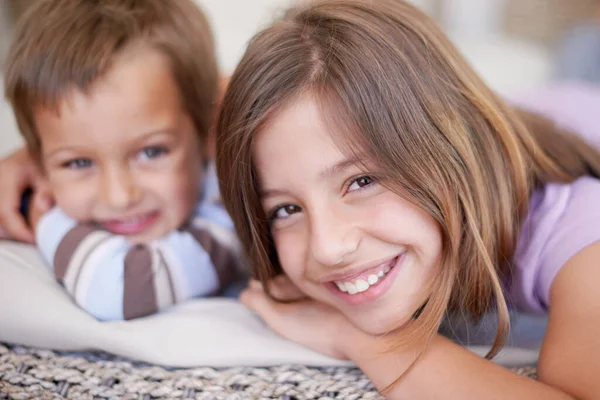 Rivalry Here Portrait Two Young Siblings Hanging Out Together — Stock Photo, Image