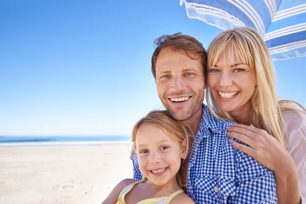 Enjoying Family Vacation Portrait Happy Family Three Beach — Stock Photo, Image