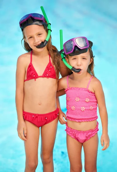 Son Hermanas Las Que Les Encanta Nadar Dos Hermanas Jóvenes — Foto de Stock