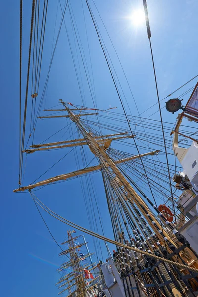 Ready Sail Mast Rigging Intricate Nautical Vessel — Stock Photo, Image