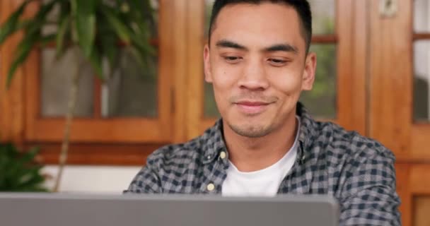 Hombre Asiático Portátil Idea Éxito Oficina Casa Sala Estar Casa — Vídeos de Stock