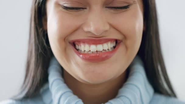 Heureux Sourire Avec Les Dents Portrait Une Femme Dans Studio — Video