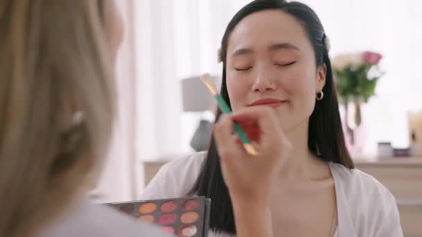 Beauté Amis Maquillage Par Des Femmes Dans Une Chambre Heureux — Video